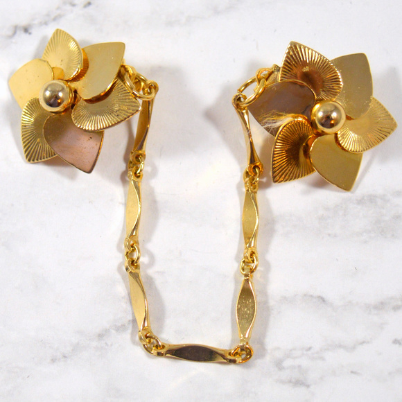Vintage Jewelry - Vintage Sweater Chain Collar Clip Flower Design